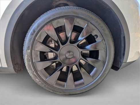 Used 2025 Tesla Model Y Long Range image 22