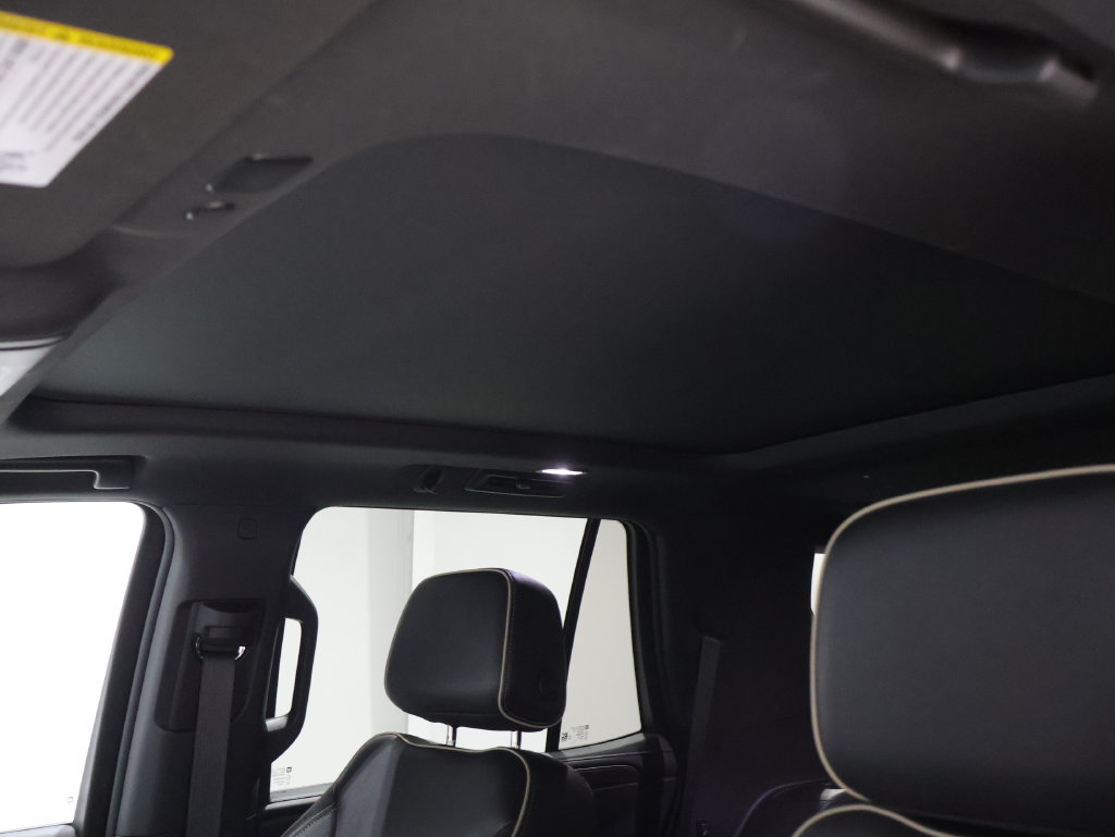 Used 2024 Chevrolet Tahoe Premier AWD/4WD image 11