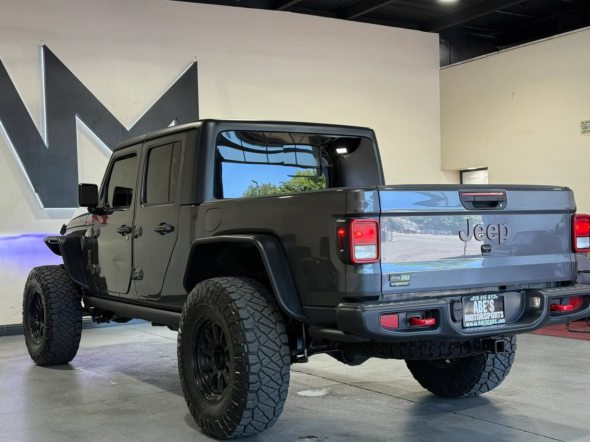 Used 2021 Jeep Gladiator Rubicon AWD/4WD image 6