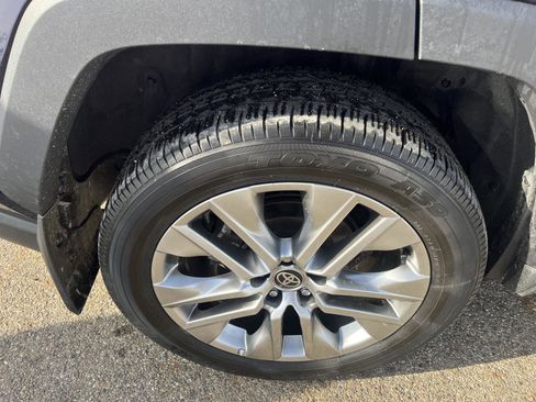 Used 2023 Toyota RAV4 XLE Premium image 33