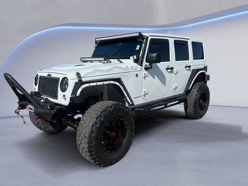 Used 2015 Jeep Wrangler Unlimited Sahara AWD/4WD image 2