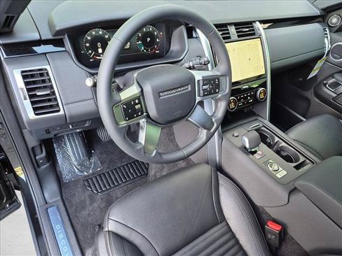 New 2026 Land Rover Discovery S AWD/4WD image 3