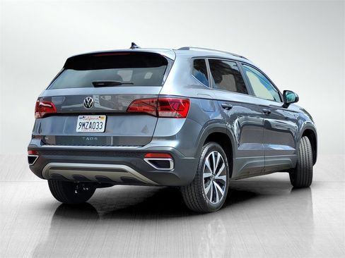 Used 2024 Volkswagen Taos SE image 4