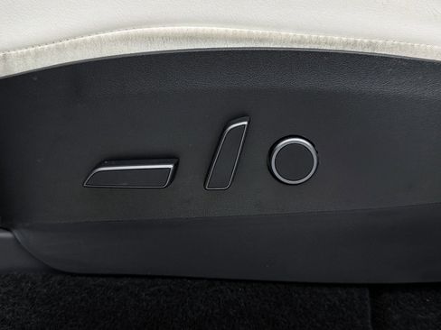 Used 2021 Tesla Model Y Long Range image 19