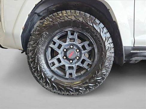 Used 2019 Toyota 4Runner TRD Off-Road Premium AWD/4WD image 24
