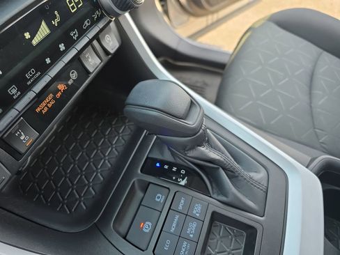 Used 2021 Toyota RAV4 XLE image 26