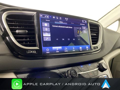 Used 2024 Chrysler Pacifica Touring-L image 2