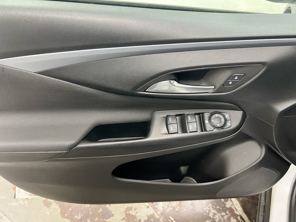 Used 2024 Buick Envista Preferred FWD image 20
