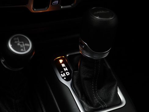 Used 2025 Jeep Gladiator Sport image 13