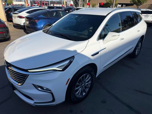 Used 2024 Buick Enclave Premium AWD/4WD image 2