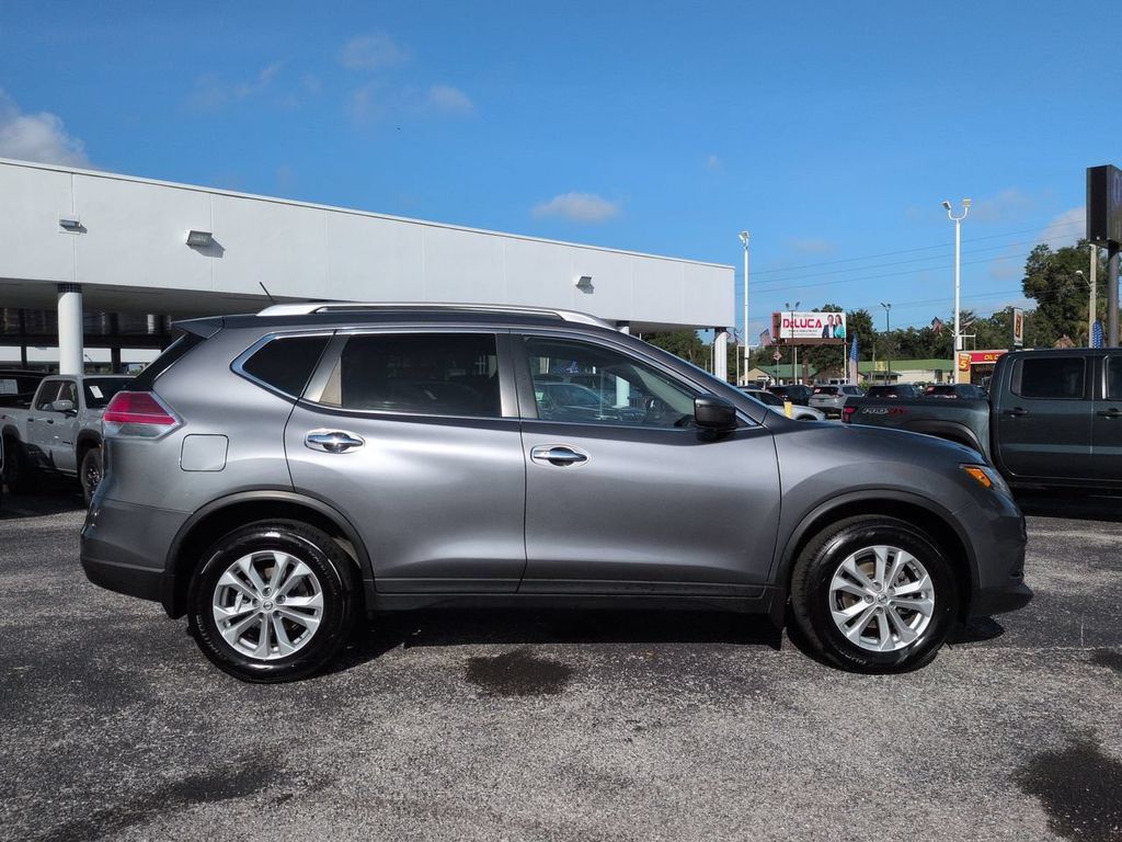 Used 2016 Nissan Rogue SV AWD/4WD image 3