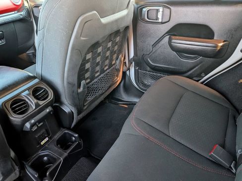 Used 2021 Jeep Wrangler Unlimited Rubicon w/ Cold Weather Group AWD/4WD image 35