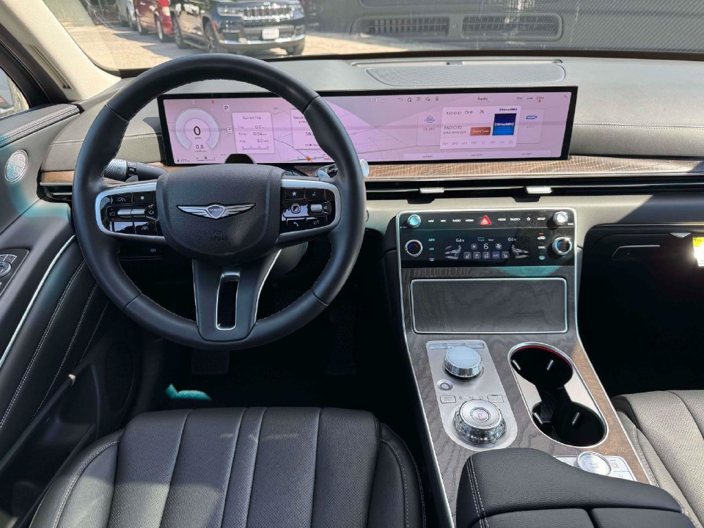 Certified 2025 Genesis GV80 2.5T Select AWD/4WD image 17