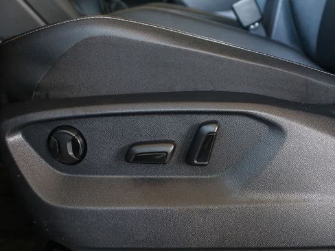 Used 2019 Volkswagen Tiguan SE w/ Panoramic Sunroof Package AWD/4WD image 23