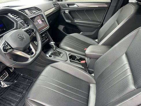 Certified 2022 Volkswagen Tiguan SE R-Line image 14