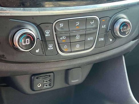 Used 2023 Chevrolet Traverse RS AWD/4WD image 32