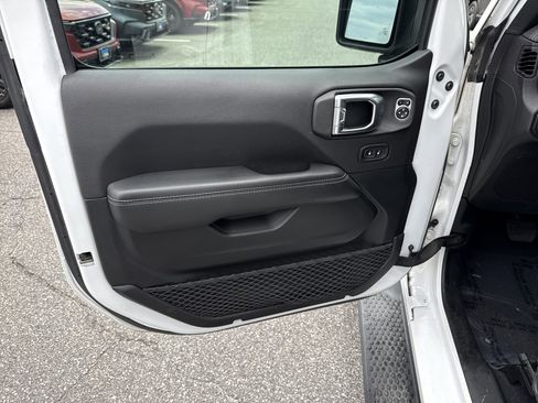 Used 2020 Jeep Wrangler Unlimited Sahara AWD/4WD image 14