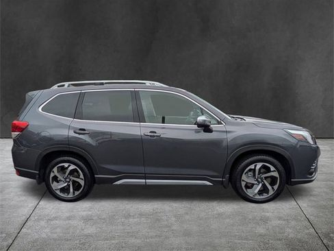 Used 2022 Subaru Forester Touring image 3