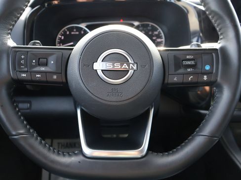 Used 2025 Nissan Pathfinder SL image 32