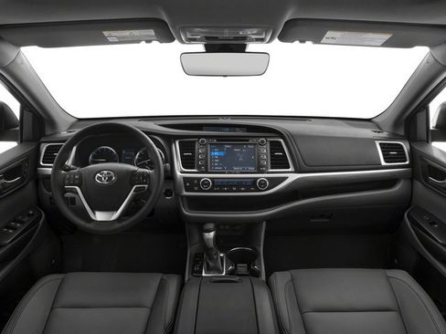 Used 2017 Toyota Highlander Limited FWD image 4
