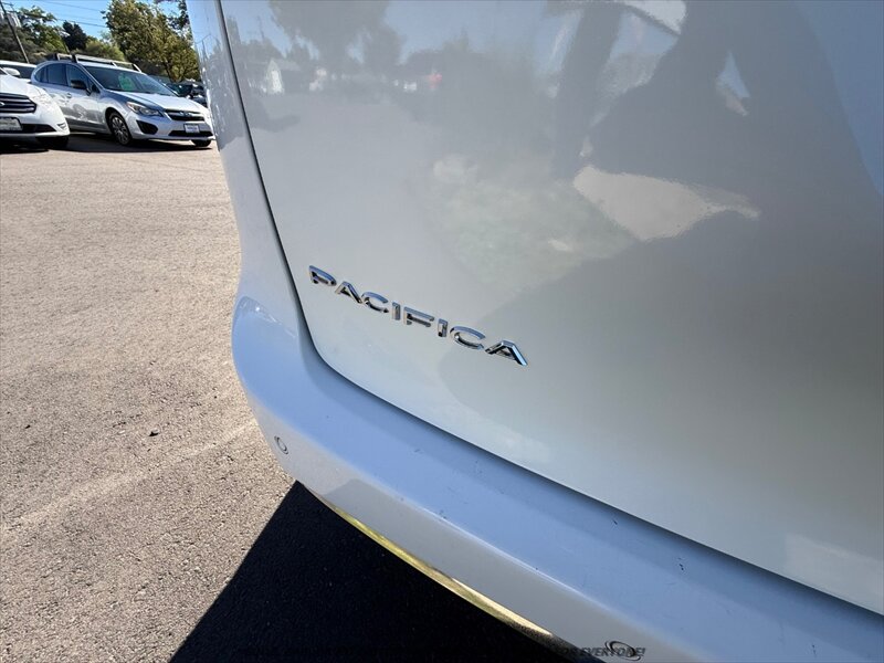 Used 2017 Chrysler Pacifica Touring-L Plus FWD image 38