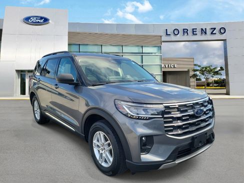 Used 2025 Ford Explorer Active w/ Active Comfort Package RWD image 3