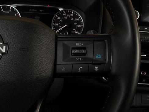 Used 2025 Nissan Rogue SV FWD image 34