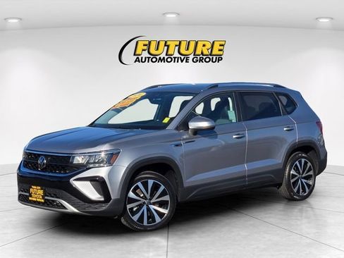 Used 2024 Volkswagen Taos SE FWD image 10