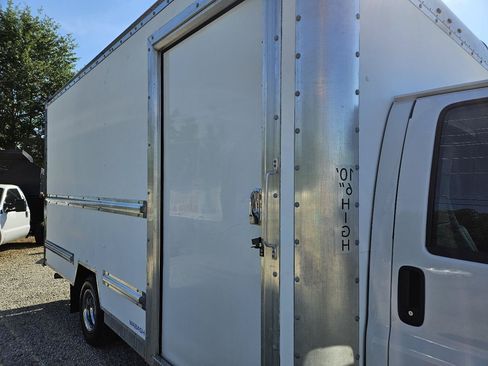 Used 2022 GMC Savana 3500 Extended w/ Power Convenience Package RWD image 12