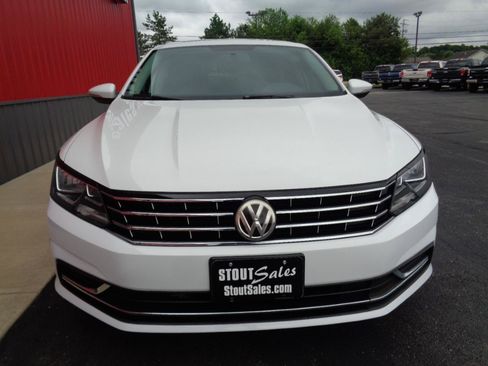 Used 2016 Volkswagen Passat 1.8T SE FWD image 12