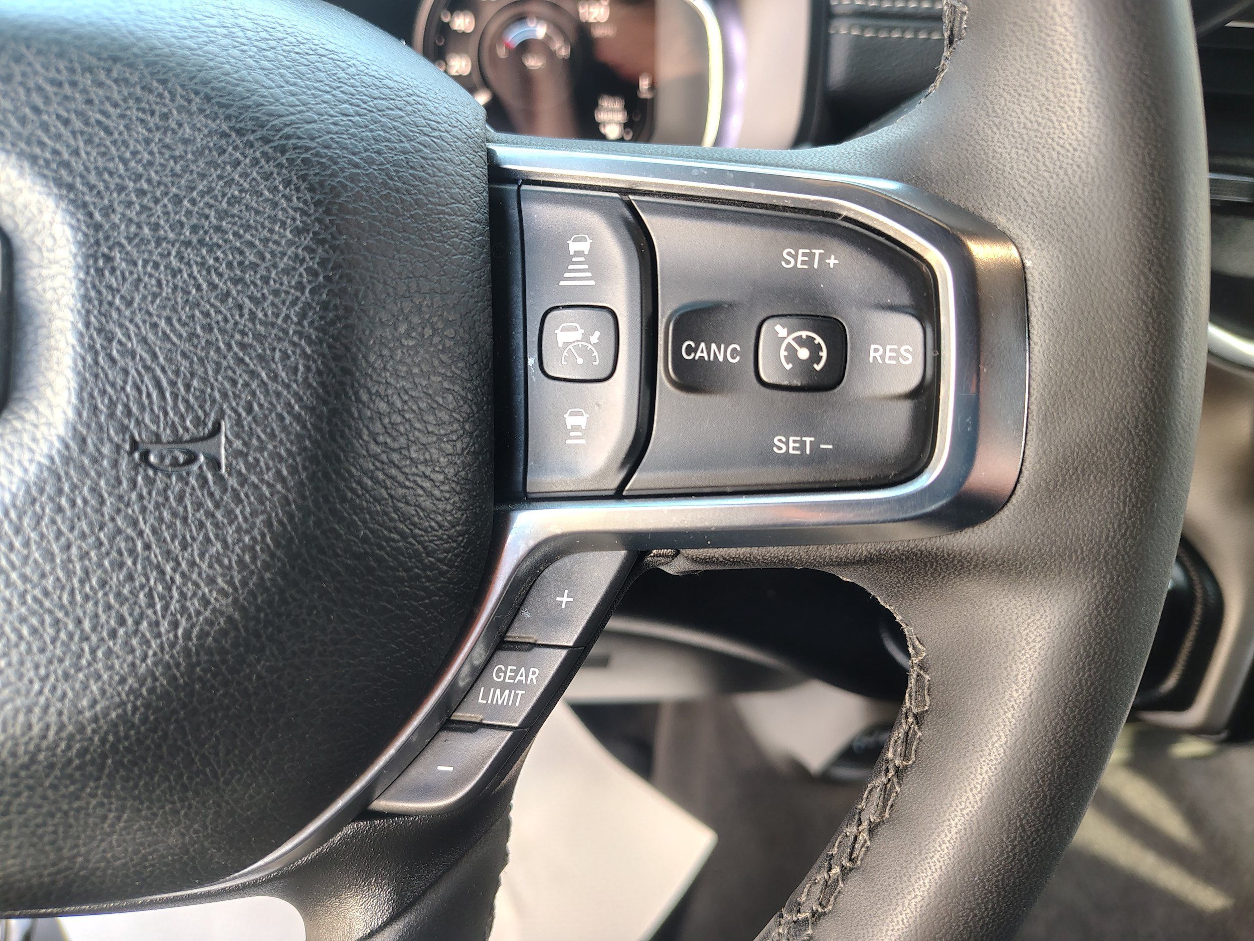 Used 2026 RAM 2500 Laramie AWD/4WD image 32