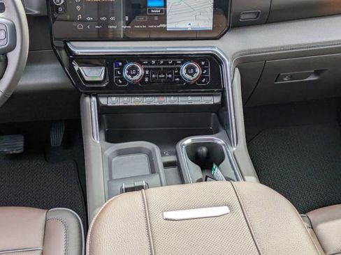 New 2026 GMC Sierra 2500 Denali w/ Denali Reserve Package AWD/4WD image 18