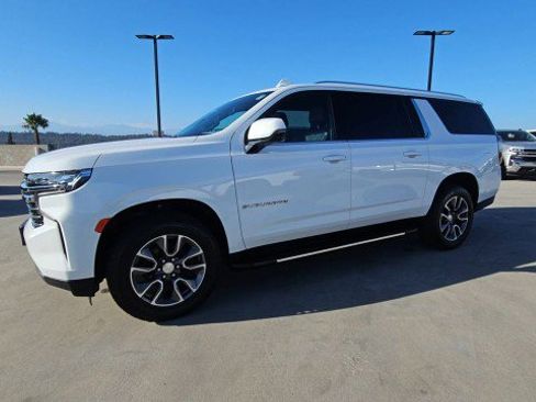 Used 2021 Chevrolet Suburban LT w/ LT Signature Plus Package RWD image 4