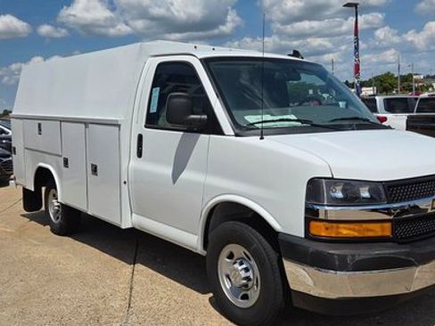 New 2025 Chevrolet Express 3500 w/ Power Convenience Package image 7