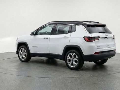 Used 2025 Jeep Compass Latitude image 6