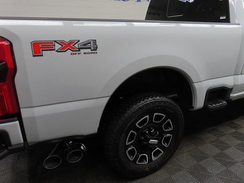 Used 2025 Ford F250 Platinum w/ FX4 Off-Road Package image 43