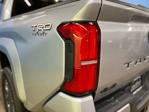 Used 2024 Toyota Tacoma TRD Sport image 9