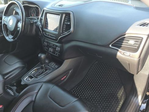 Used 2020 Jeep Cherokee Trailhawk w/ Comfort/Convenience Group AWD/4WD image 26