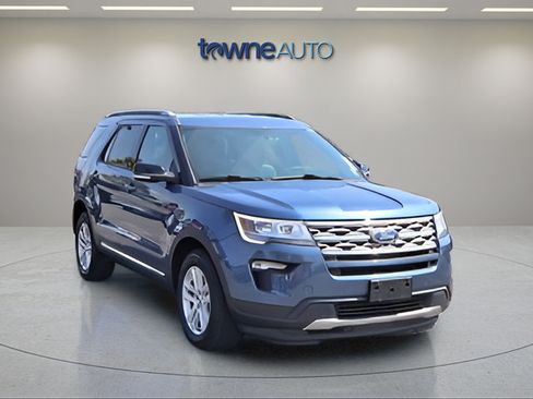 Used 2018 Ford Explorer XLT w/ Equipment Group 202A AWD/4WD image 9