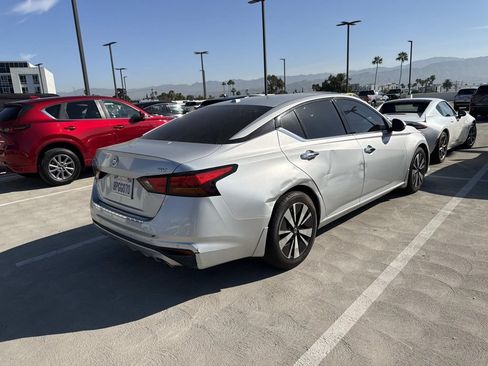 Used 2019 Nissan Altima 2.5 SV FWD image 7