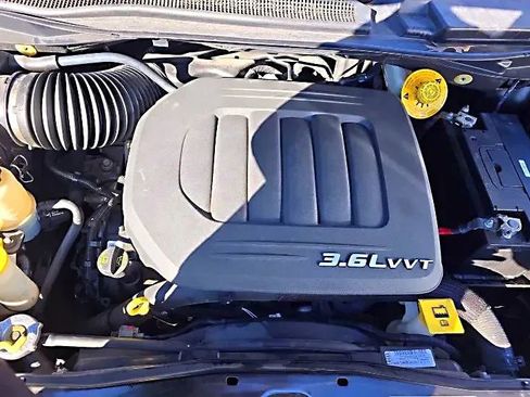 Used 2017 Dodge Grand Caravan SXT image 15