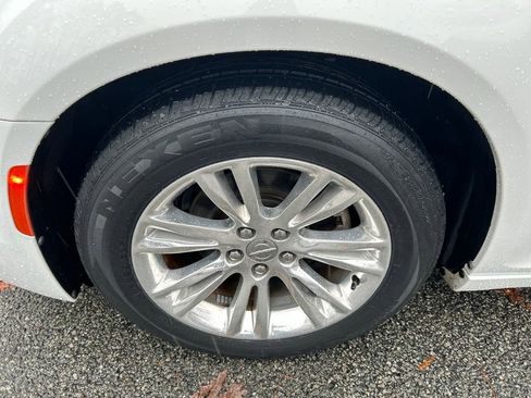 Used 2021 Chrysler 300 Touring L image 12