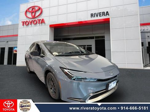 Used 2024 Toyota Prius Prime FWD image 2