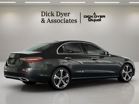Used 2025 Mercedes-Benz C 300 Sedan image 9