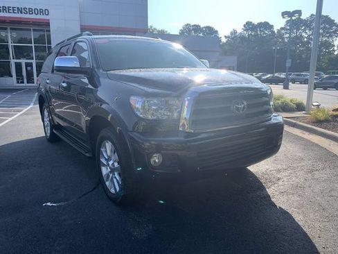 Used 2017 Toyota Sequoia Platinum AWD/4WD image 2