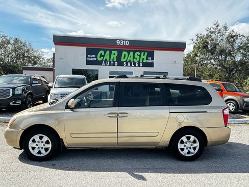 Used 2008 Kia Sedona LX image 2