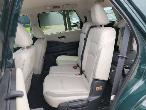 Used 2023 Nissan Pathfinder SL AWD/4WD image 29