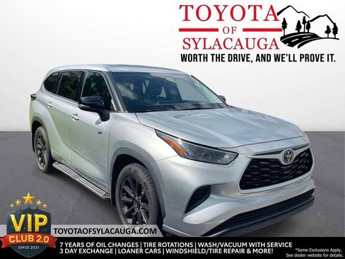 Used 2022 Toyota Highlander L AWD/4WD image 1