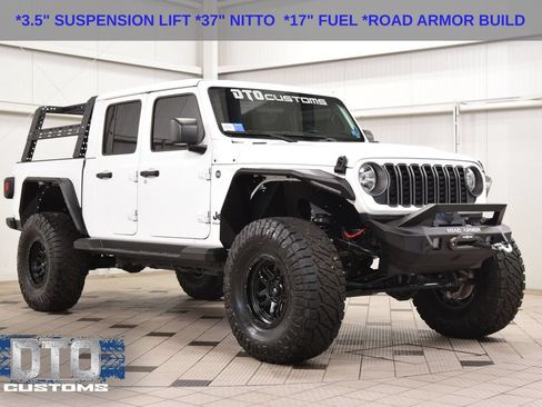 Used 2024 Jeep Gladiator Sport AWD/4WD image 1