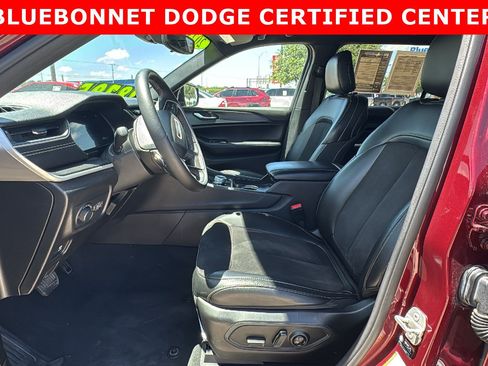 Used 2023 Jeep Grand Cherokee L Altitude AWD/4WD image 9